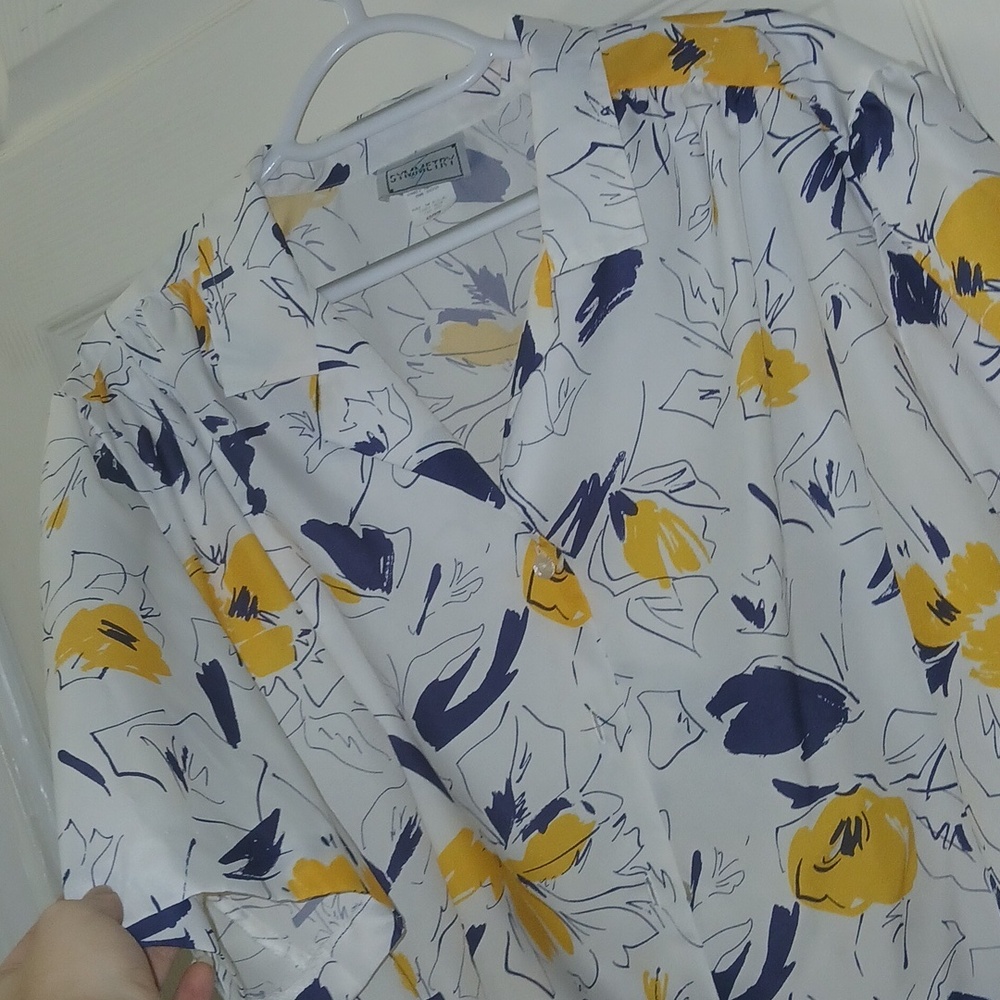Symmetry White Short-Sleeve Button-Down with Yellow & Navy Floral Print